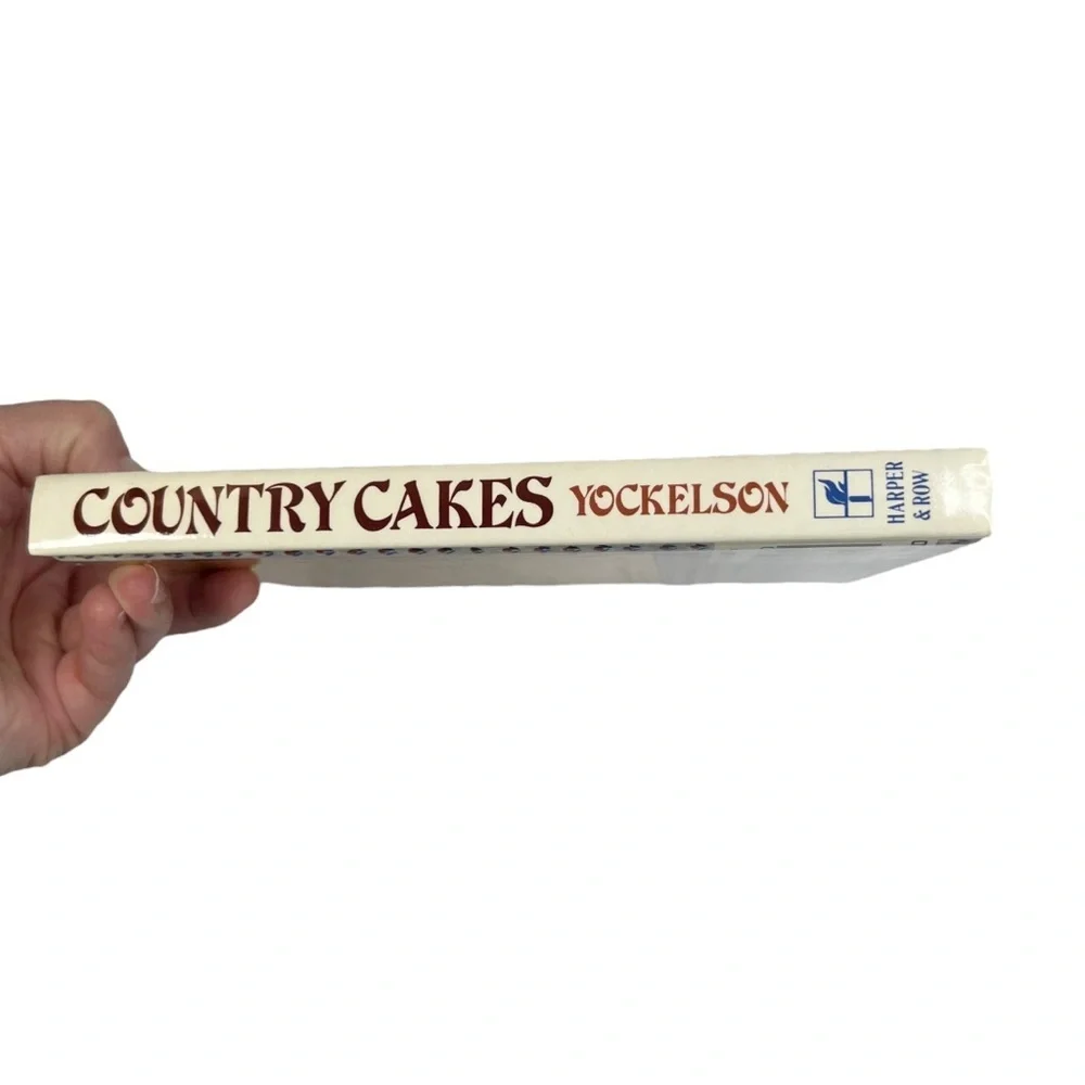 Country Cakes: A Home Style Treasury Hardcover Recipe Book Lisa Yockelson